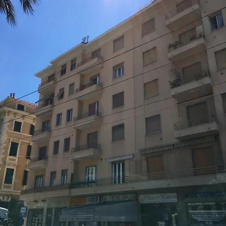 Luxury Apartment *