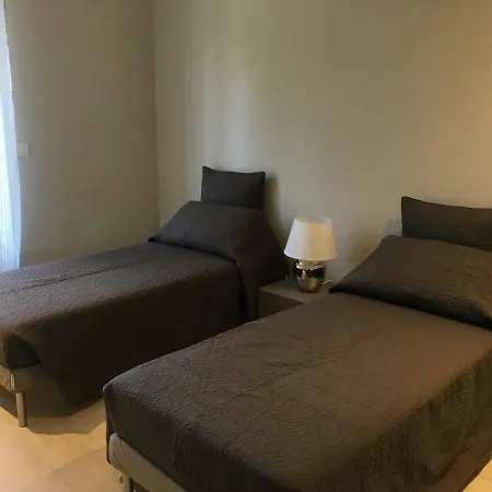Luxury Apartment *